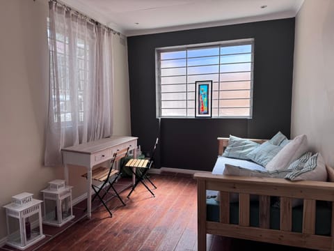 Outspan Lodge Apartment in Cape Town