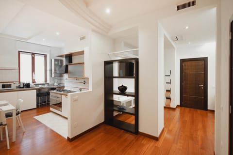 Kitchen or kitchenette, Dining area, oven, stove