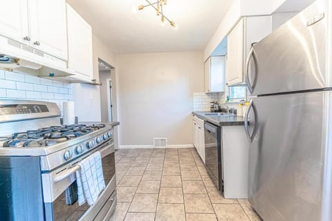 Six Beds Work Crews Families and Fishermen Welcome House in Lake Erie