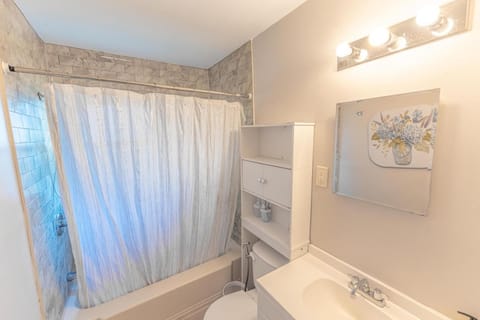 Six Beds Work Crews Families and Fishermen Welcome House in Lake Erie