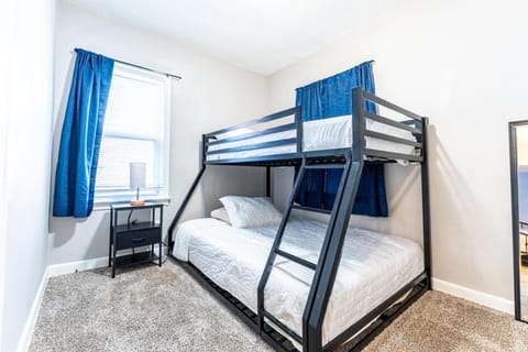 Work and Family Lodging in a Cozy Home House in Lake Erie