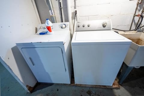 Work and Family Lodging in a Cozy Home House in Lake Erie