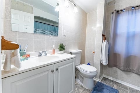 Work and Family Lodging in a Cozy Home House in Lake Erie