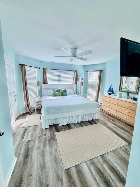 Saltwater Solace For 8 House in Hitchcock