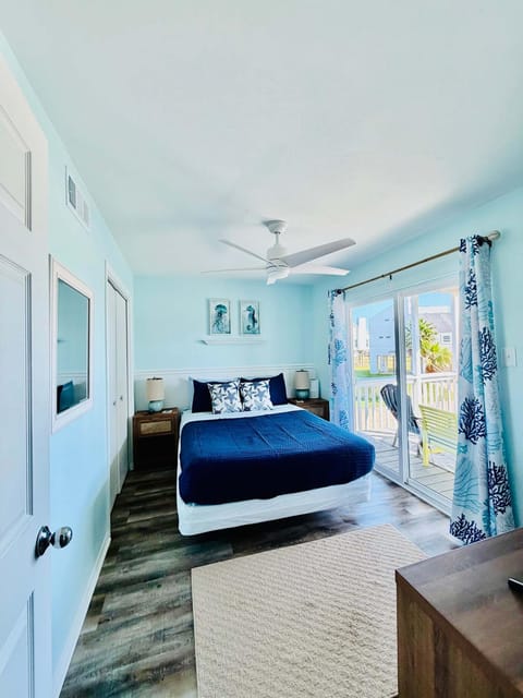 Saltwater Solace For 8 House in Hitchcock