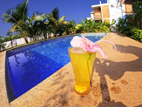 Pool view, Swimming pool, sunbed