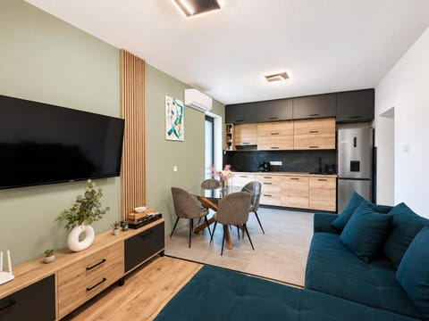Communal lounge/ TV room, Living room, Dining area