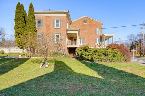 Walk to Athens Riverfront Park! Modern-Retro Apt Apartment in Athens