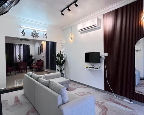 Communal lounge/ TV room, Living room, air conditioner