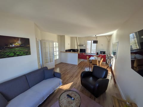 Kitchen or kitchenette, Living room, Seating area, Dining area, pet friendly, stove