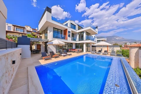 Property building, Patio, Day, Natural landscape, View (from property/room), Balcony/Terrace, Mountain view, Pool view, Swimming pool, sunbed