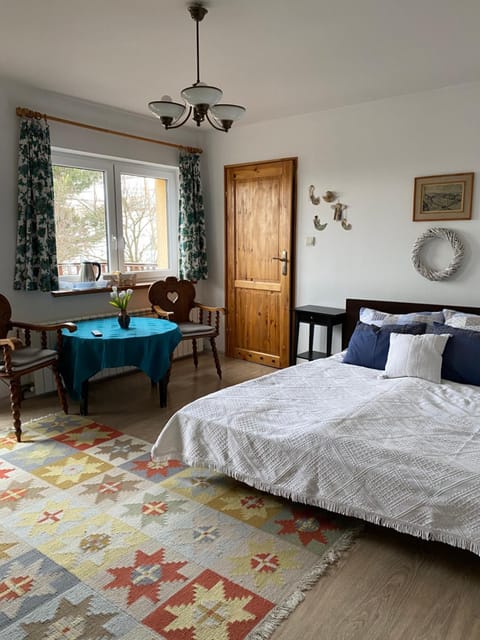 Bed, Photo of the whole room, Seating area, Bedroom