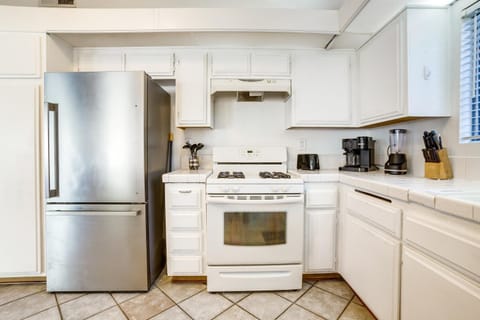 Home 8 Mi to Dtwn Riverside Families Welcome! House in Moreno Valley