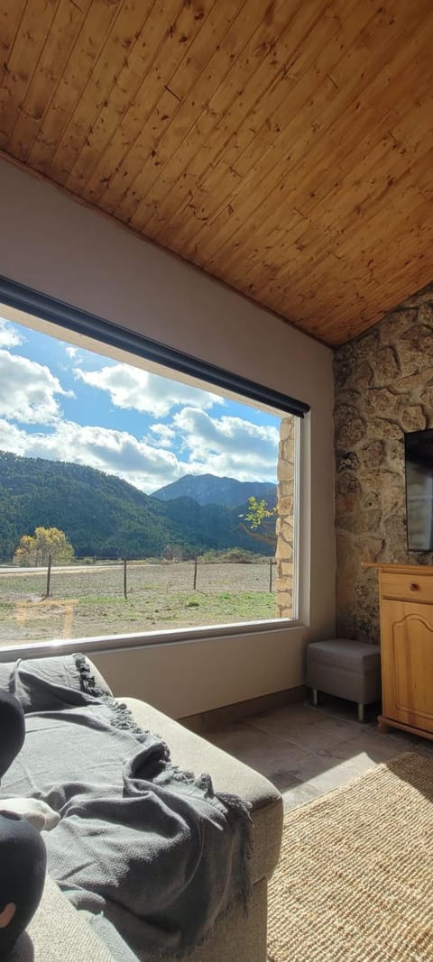 Communal lounge/ TV room, View (from property/room), Mountain view