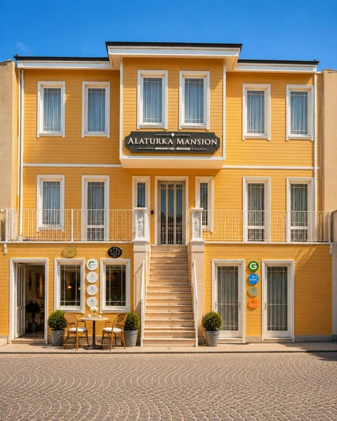 Facade/entrance, Balcony/Terrace
