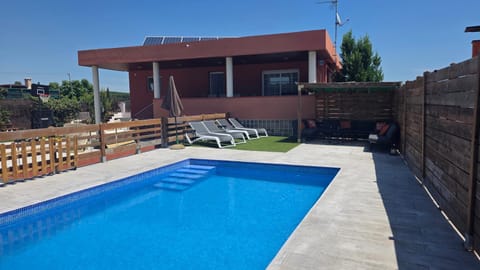 Day, Pool view, Swimming pool, sunbed