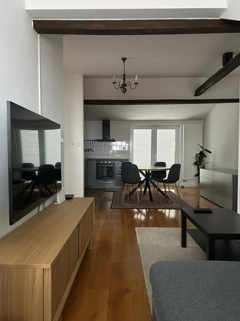 TV and multimedia, Kitchen or kitchenette, Seating area, Dining area