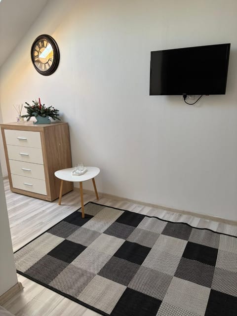 Taverna to Petrino Bed and Breakfast in Craiova