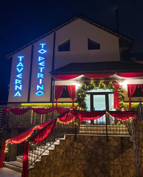 Taverna to Petrino Bed and Breakfast in Craiova