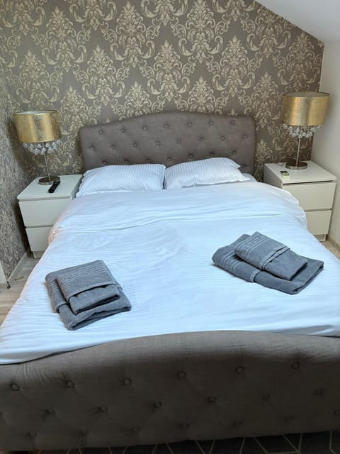 Taverna to Petrino Bed and Breakfast in Craiova