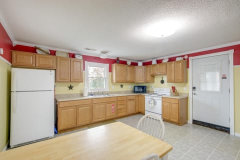 Walk to Nauvoo Temple Remodeled Family Apartment Apartment in Nauvoo