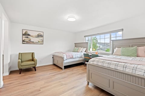 Stylish Retreat Large Living Space & Bright Suites House in Cerritos