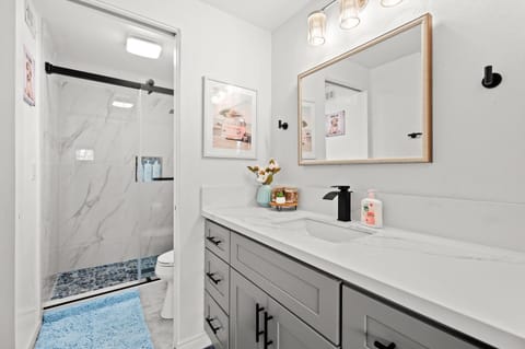 Stylish Retreat Large Living Space & Bright Suites House in Cerritos