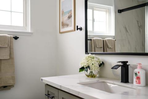 Cozy Full Suites Bright & Private Great Value House in Cerritos