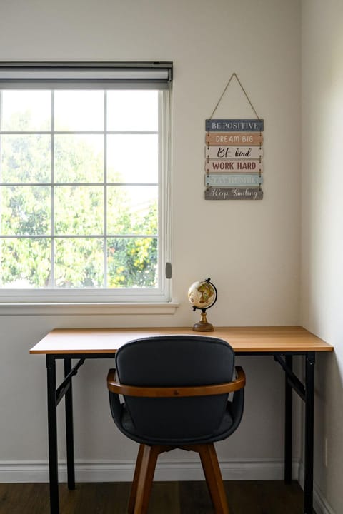 Cozy Full Suites Bright & Private Great Value House in Cerritos