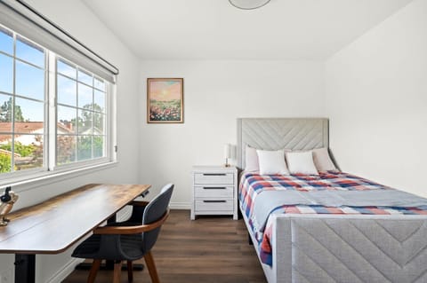 Cozy Full Bedroom Shared Home Great Value House in Cerritos