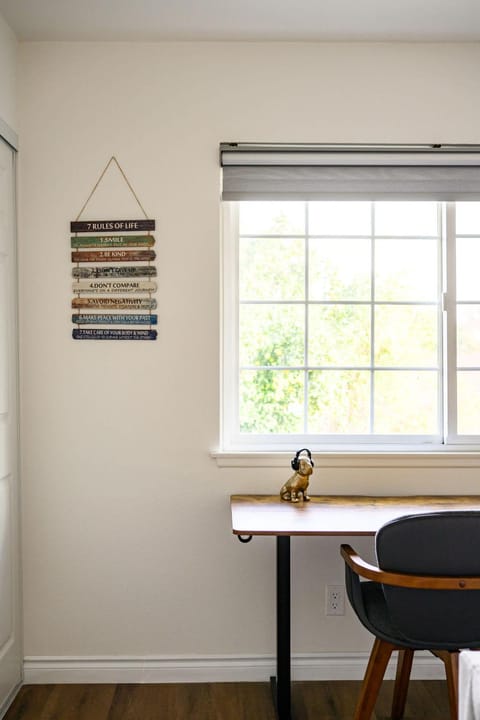 Cozy Full Bedroom Shared Home Great Value House in Cerritos