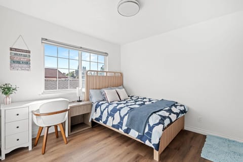Cozy Full Suite Private Bathroom Quiet Stay House in Cerritos
