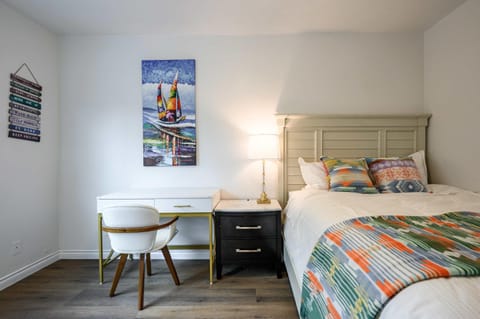 Premium Queen Room Private Ensuite Bright House in Cerritos