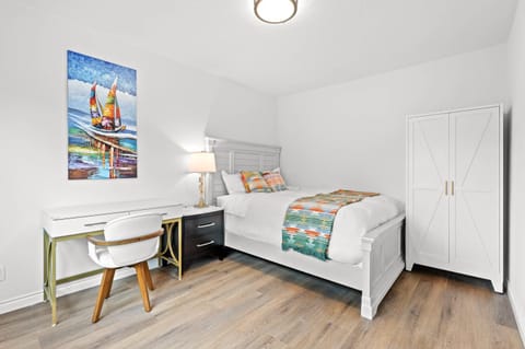 Premium Queen Room Private Ensuite Bright House in Cerritos