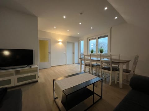 Communal lounge/ TV room, TV and multimedia, Living room, Seating area, Dining area, Evening entertainment