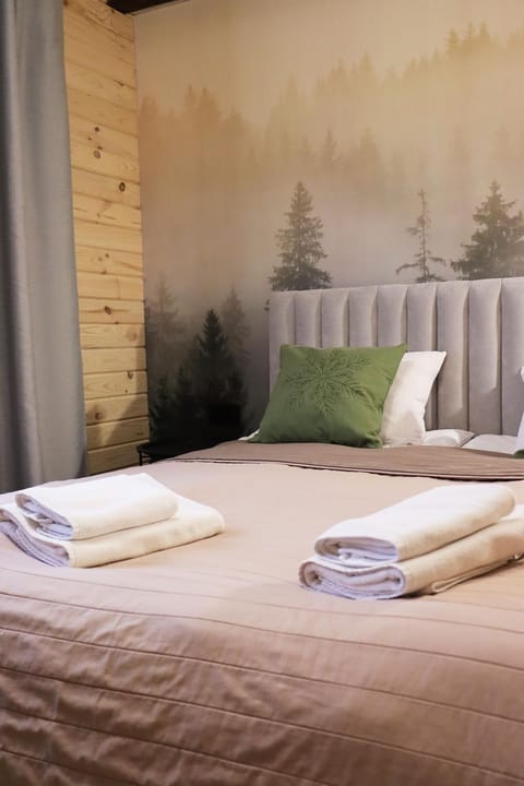 Bed, Bedroom, towels