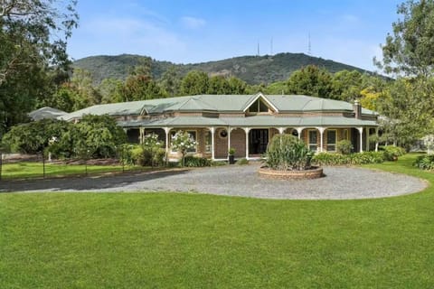 Property building, Spring, Day, Natural landscape, Garden, Garden view, Mountain view