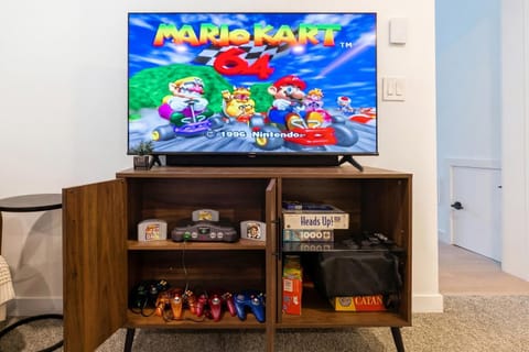 Ski In and Out The Mountainside House with Hot Tub! House in Snoqualmie Pass