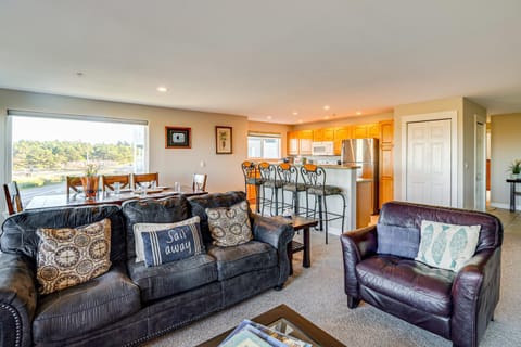 Beach Access and Community Perks! Westport Hideaway Apartment in Westport
