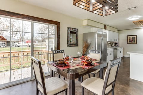 Deck and Yard Wolf Creek Waterfront Home in Grove! House in Grove