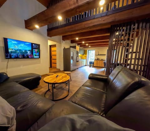 Communal lounge/ TV room, TV and multimedia, Living room, Seating area, Evening entertainment