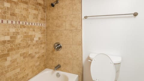 Gated 2 Double Beds Studio with Full Kitchen 106 Apartment in Baton Rouge