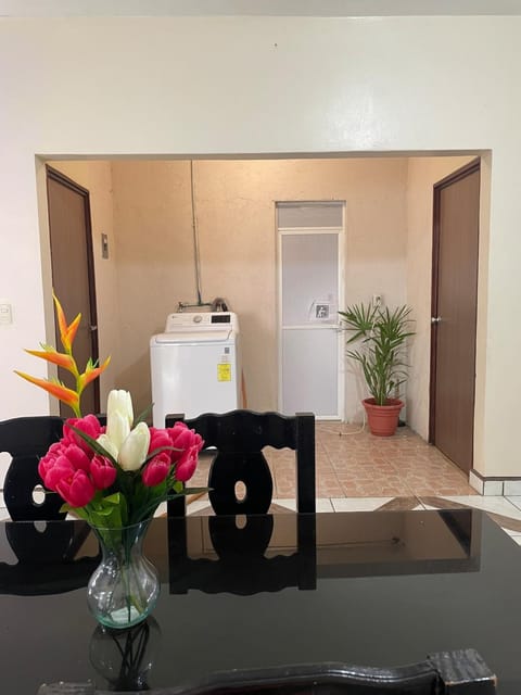 confortable casa de 3 habitaciones con aire acondicionado Apartment in Puerto Escondido