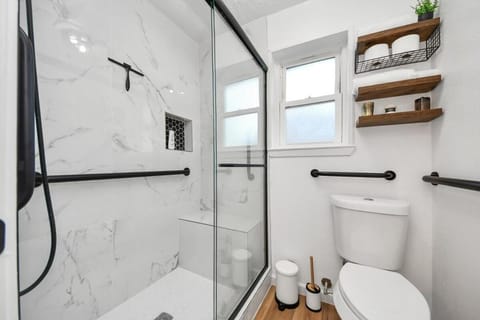 Stylish Katy Retreat 4BR Sleeps 10 Outdoor Escapre Villa in Houston