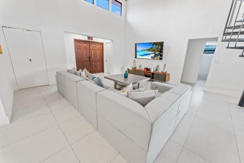 Villa Aqua Haven Villa in North Bay Village