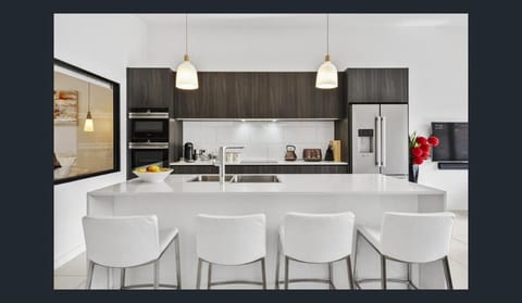 The Marina Penthouse Bellerive Quay Apartment in Bellerive