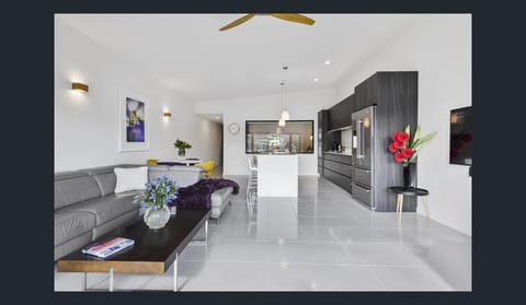 The Marina Penthouse Bellerive Quay Apartment in Bellerive