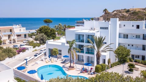 Facade/entrance, Bird's eye view, Garden, Beach, Swimming pool