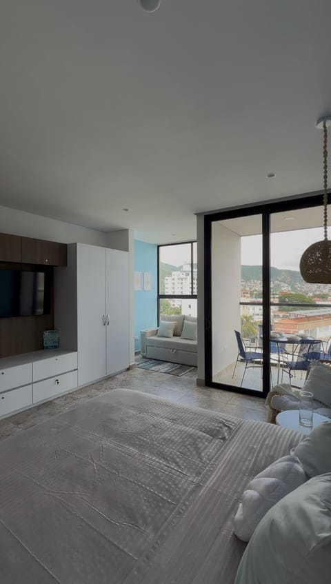 TV and multimedia, Photo of the whole room, Bedroom