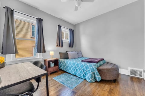 Bed, Photo of the whole room, Bedroom